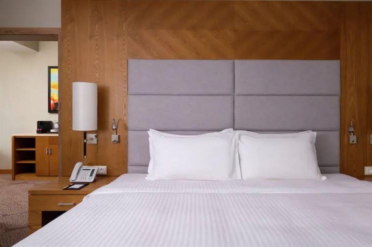 Doubletree By Hilton Almaty Ξενοδοχείο Εξωτερικό φωτογραφία