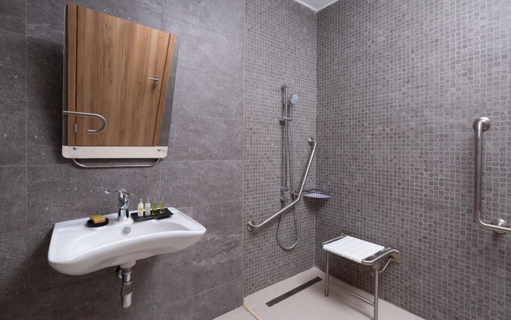 Doubletree By Hilton Almaty Ξενοδοχείο Εξωτερικό φωτογραφία