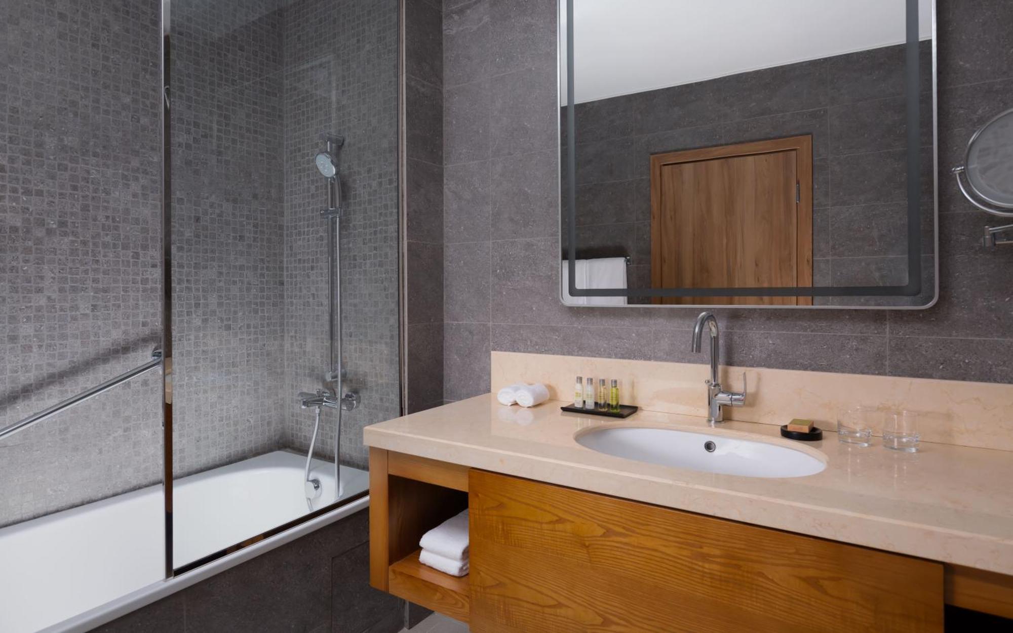 Doubletree By Hilton Almaty Ξενοδοχείο Εξωτερικό φωτογραφία