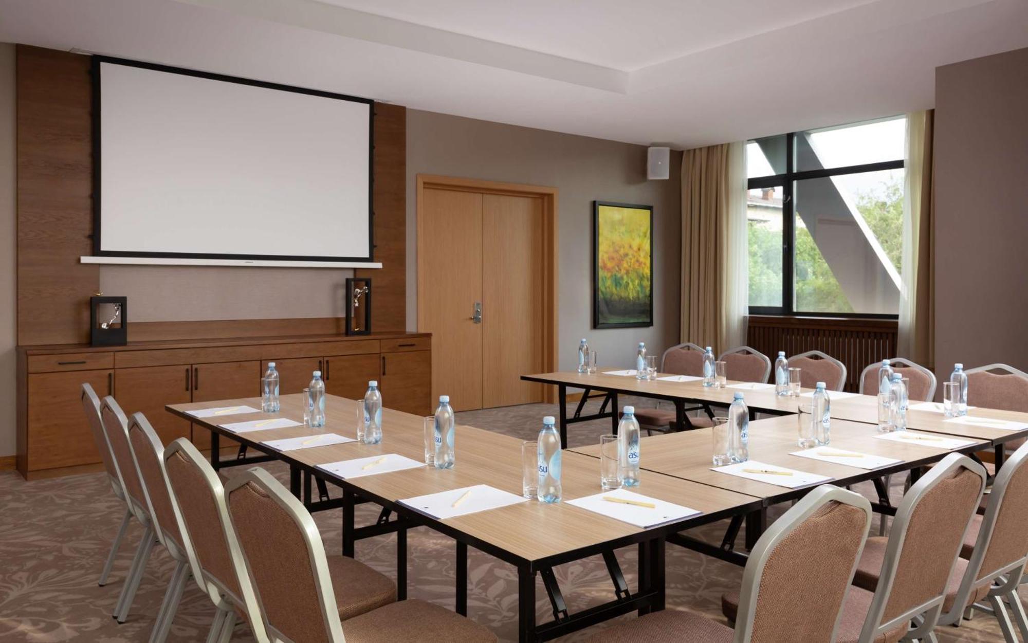 Doubletree By Hilton Almaty Ξενοδοχείο Εξωτερικό φωτογραφία